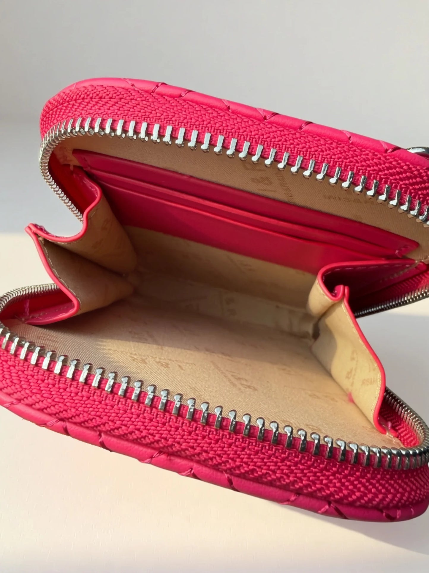 TOCCERA The Iris Luxe Phone Bag RFID By Iris & Rainbow